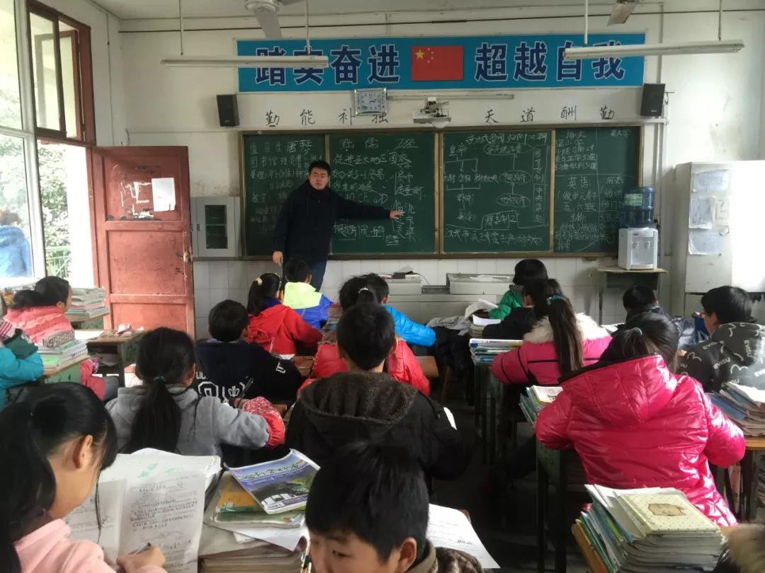 讓青春在奉獻中閃光 1.jpg
